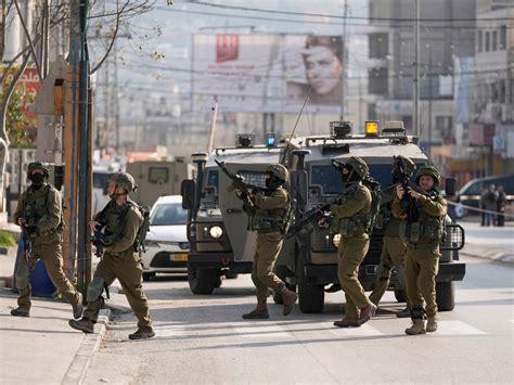 Middle East crisis: Israel launches West Bank raids in  .